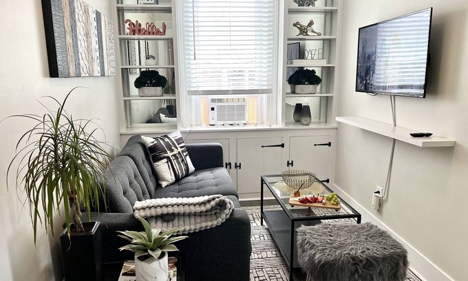 Stamford Apartment | Cozy High-Line Harbor Flat: Ocean View & NYC Access