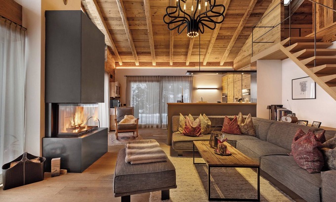 Casola Ski Chalet | Elegant Chalet "K-Lodge" with Mountain View & Hot Tub