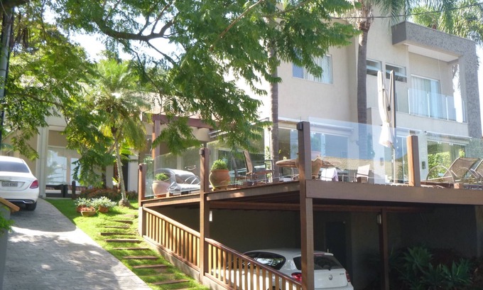Capitolio House | Exclusive Lake View Suites with Pool in Escarpas Lago
