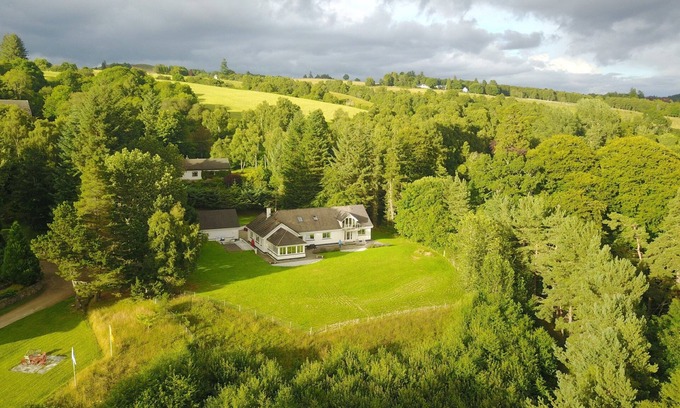 Balnain Bed & Breakfast | Eco-Friendly High March: Guest Rated 10/10 with Kitchen