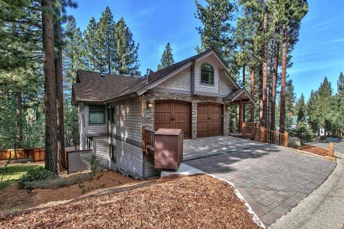 Montgomery Estates House | Discover High Meadows Gem: Pet-Friendly Retreat with Hot Tub