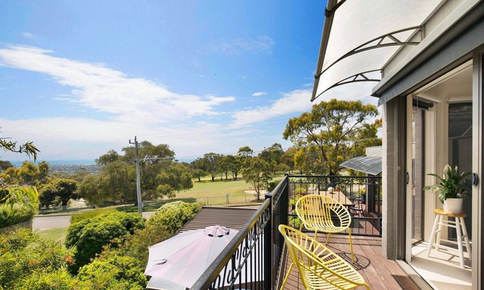 Rosebud House | Stylish Bay View Escape: 1-Bedroom with Spa & Hot Tub