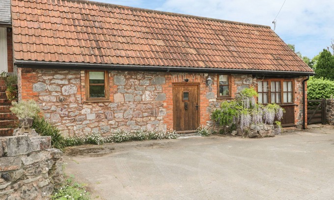 Uffculme Cottage | High Park Barn: Cozy Pet-Friendly Stay with Garden in Uffculme