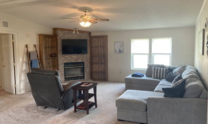 Wa Keeney House | Discover High Plains Hideout: Rated 10/10, Pet Friendly