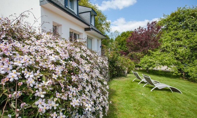 La Foret-Fouesnant House | Elegant House by the Sea with Spa and Pet-Friendly Amenities