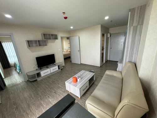 Bang Sue Apartment | Guest Rated: 10/10 High-Rise Metro Condo Near Subway