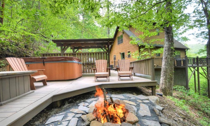 Robbinsville Cabin | Family Fun Cabin with Free 4x4 Tours Near High Rocks