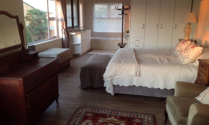 Lynnwood Apartment | Secure Retreat in Prime Location for Your Stay