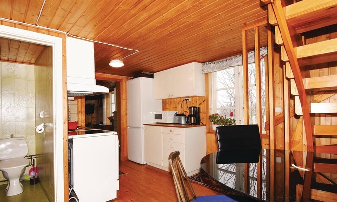 Dalstorp House | Picturesque Cottage with Lake View and Spa Amenities