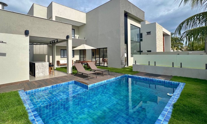 Centro House | Elegant Beachside Retreat in Guarajuba with Private Pool