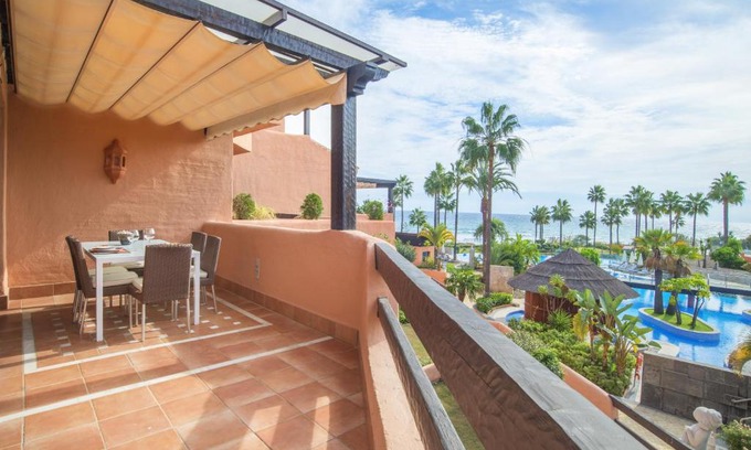 New Golden Mile Apartment | Beachfront Apartment with Pool and Ocean Views