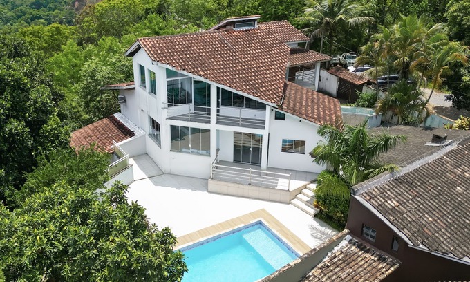 Boicucanga Beach House | High Standard House: Oceanfront with Pool & Free WiFi