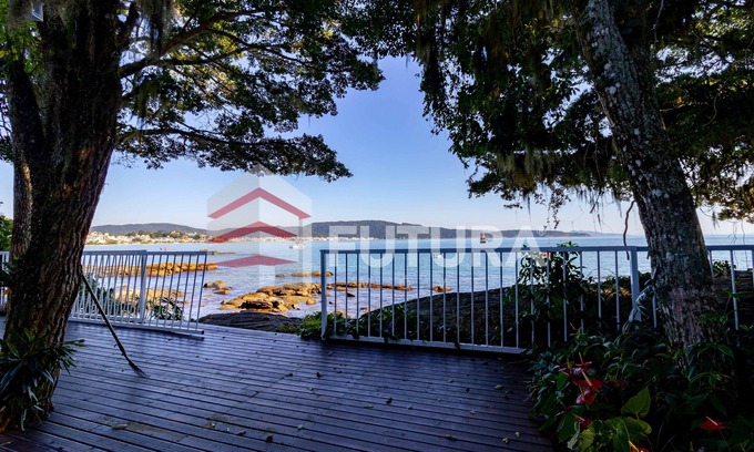 South Region House | Beachfront 5-Bedroom House in Lagoinha, Bombinhas