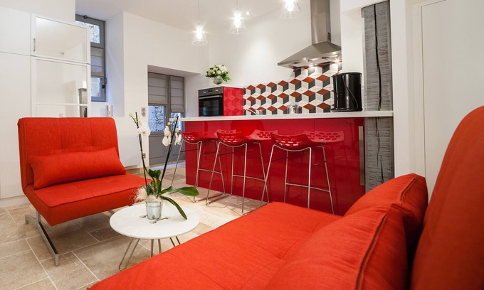 Sarlat-la-Caneda Historic Center Apartment | Elegant Apartment in Medieval Sarlat – Rated 9.8/10