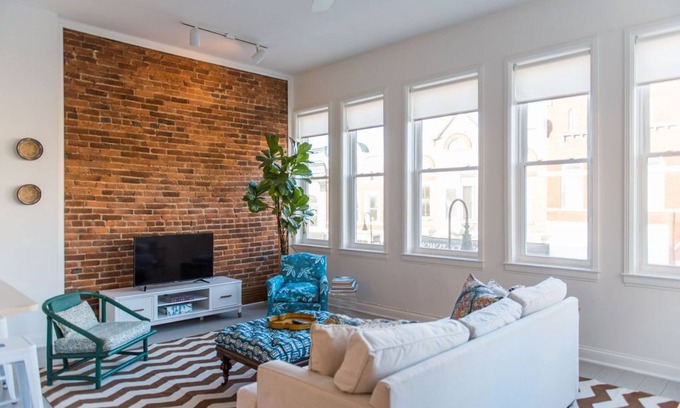 Versailles Apartment | Stylish Retreat on the Bourbon Trail with Family-Friendly Amenities