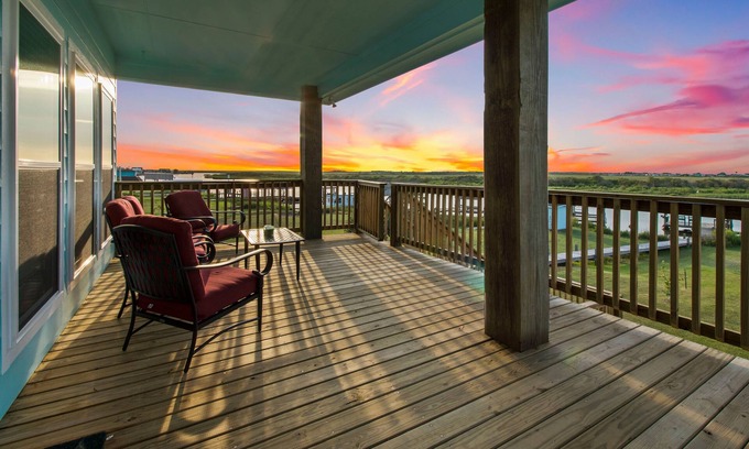 Cedar Lane House | Exceptional High Tide: Fishing & East Bay Access Awaits