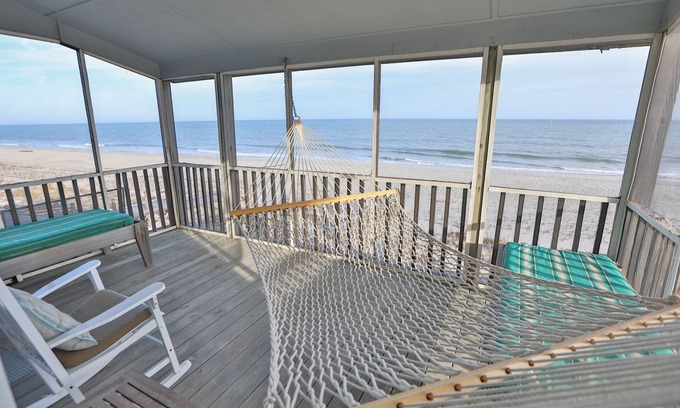 Pawleys Island House | Experience High Tide: Family-Friendly with Spa and Hot Tub