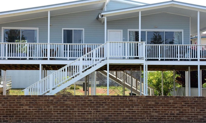 Castletown House | Oceanfront Retreat at High Tide - Esperance with Pool & Views