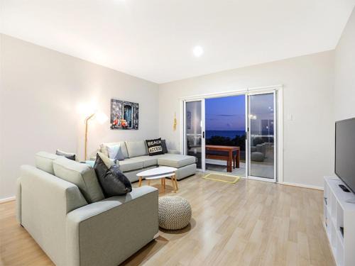 North Beach House | High Tide: Beachfront Retreat with Pet-Friendly Comfort