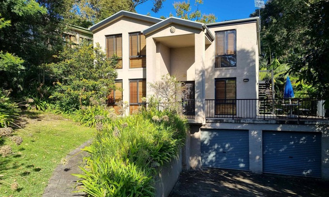 Lilli Pilli House | High Tide Hotel: Steps from Lilli Pilli Beach Bliss