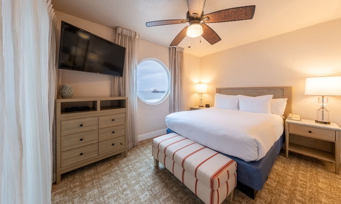 Townsite Hotel | Beachfront Bliss: Ocean Views & Relaxing Amenities Await
