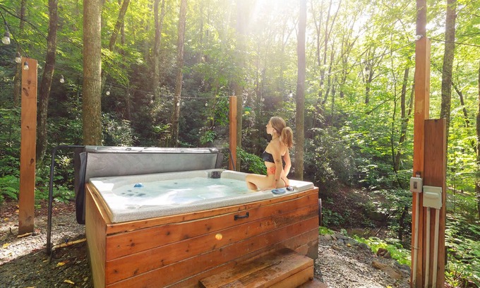 Saluda Cabin | Guest Rated: 10/10 High Top Cabin with Spa & Hot Tub