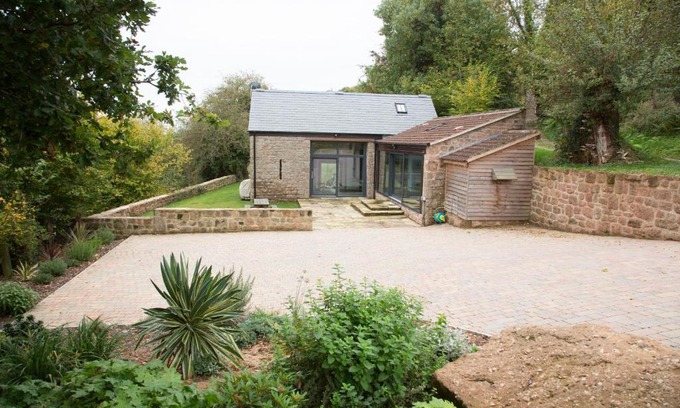 Redbrook House | High View Barn: Pet-Friendly Stay with Breakfast Included