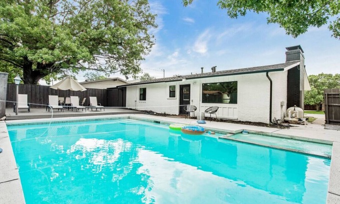 Northwest Dallas House | High Vista: Stylish Boho Home with Pool and Hot Tub