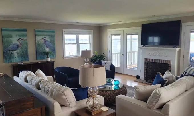 Cambridge House | Top-Rated High Water Guest House with Family-Friendly Amenities