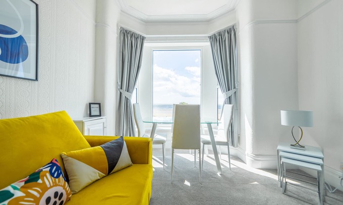 Thornton-Cleveleys Apartment | Highcliffe Seaview Suite - Beachfront Retreat with Pool