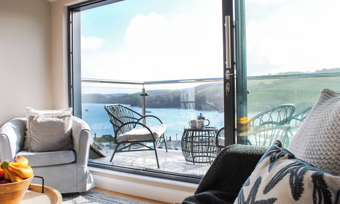Salcombe Cottage | Cozy Higher Cliftonville: Pet-Friendly Retreat in Salcombe