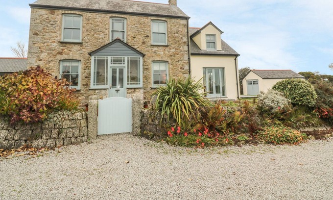 Penryn Cottage | HIGHER LITTLE LIDGEY, family friendly, with open fire in Penryn