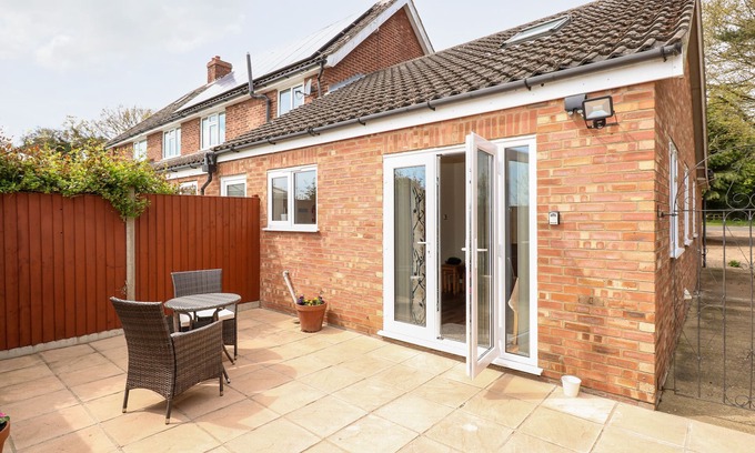 Roughton Cottage | Highfield Retreat: Enjoy a Tranquil Garden in Roughton