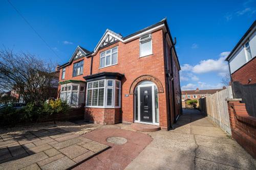 Cleethorpes House | Pet-Friendly Highgate Beach House - Rated 9.6/10 by Guests