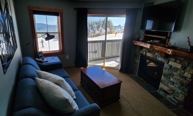 Snowshoe Condo | Highland Hideaway: Slope Side Retreat with Mountain Views