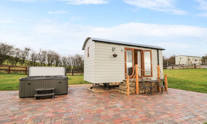 Rhayader Cottage | Charming Highland View: Pet-Friendly Holiday Cottage Retreat