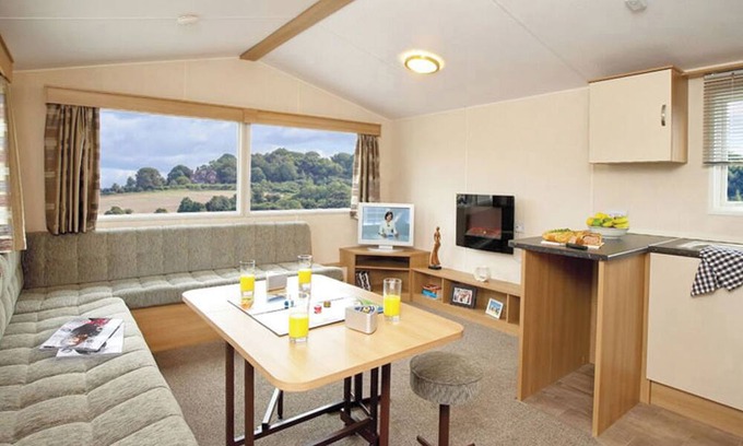 Stranraer House | Modern Caravan Retreat: Family-Friendly with Kitchen Amenities