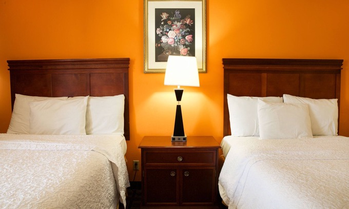 Athens Hotel | Cozy Highlander Motel: Breakfast & Family-Friendly Stays