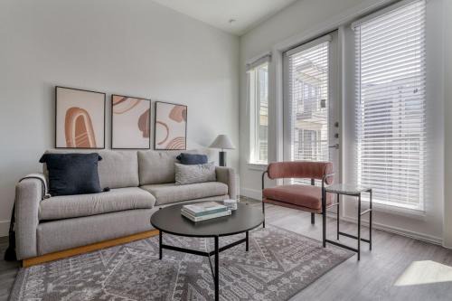 Highland Apartment | Modern Highlands 2BR Retreat with Pool & Hot Tub in ATX