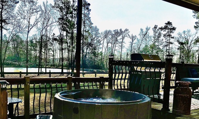 Montgomery House | Unwind at Highline Ranch RV with Hot Tub & Lake Views