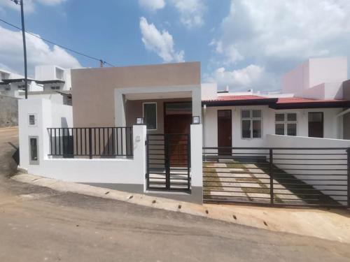 Mahara Apartment | Discover Highway Villa: Family and Pet-Friendly Retreat
