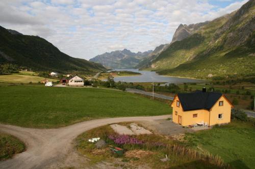 Austvagsoya House | Discover Higravstinden House - Lofoten, Rated 9.6/10