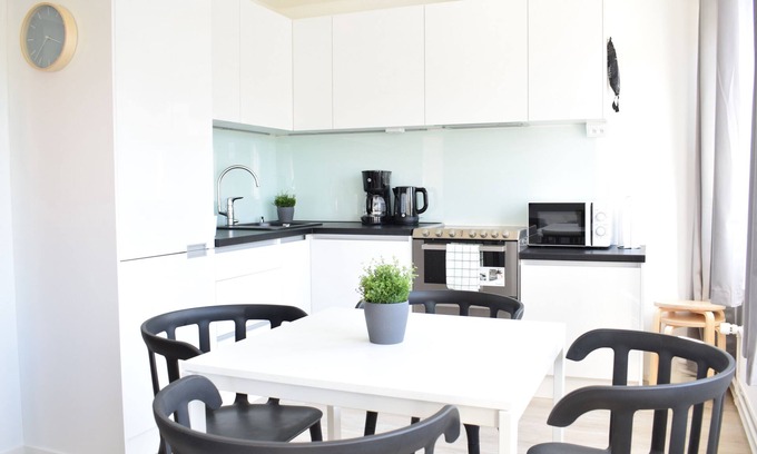 Lantinen District Apartment | Discover Hiisi Homes Helsinki Haaga: Pet-Friendly Retreat