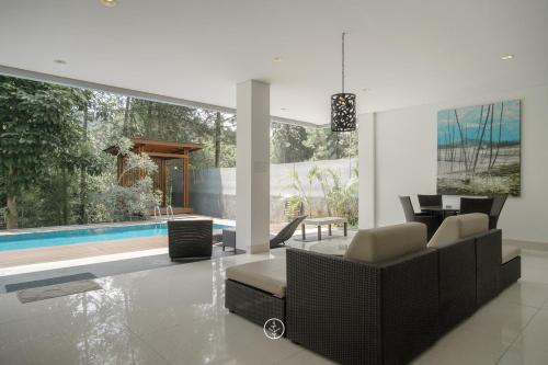 Bandung Villa | Unwind at Pinus Villa: 5 Bedroom with Private Pool