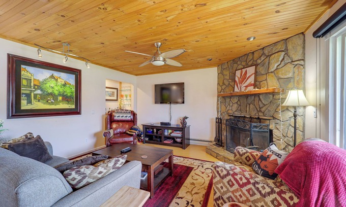 Banner Elk Condo | Beech Mountain Getaway - Perfect for Hiking, Biking & Skiing!