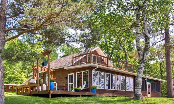 Brainerd House | Pet Friendly Brainerd Home with Lake View & Spa Amenities