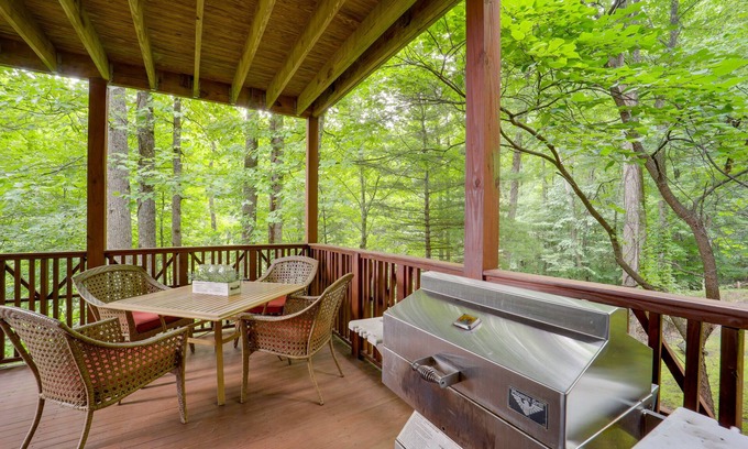 Mountain Air Condo | Discover Burnsville Condo with Scenic Views Near Asheville