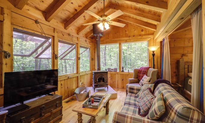 Vein Mountain Apartment | Relaxing Marion Cabin with Hot Tub & Nature Trails Await!