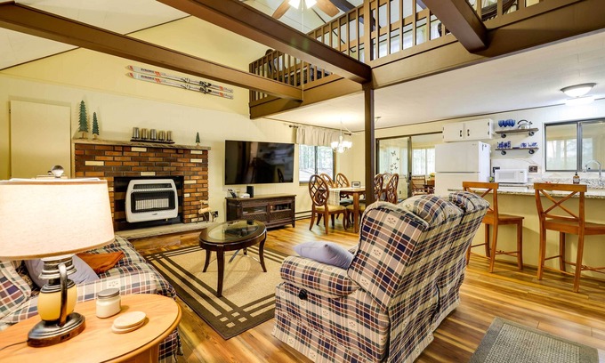 Pocono Lake House | Relaxing Pocono Lake Retreat in Arrowhead Lake Community