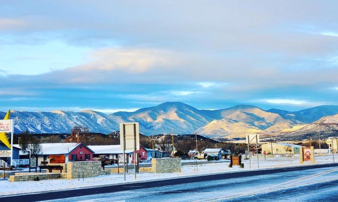 Cimarron Hotel | Pet-Friendly Hikers Cimarron Inn & RV Park: 9/10 Rated Stay